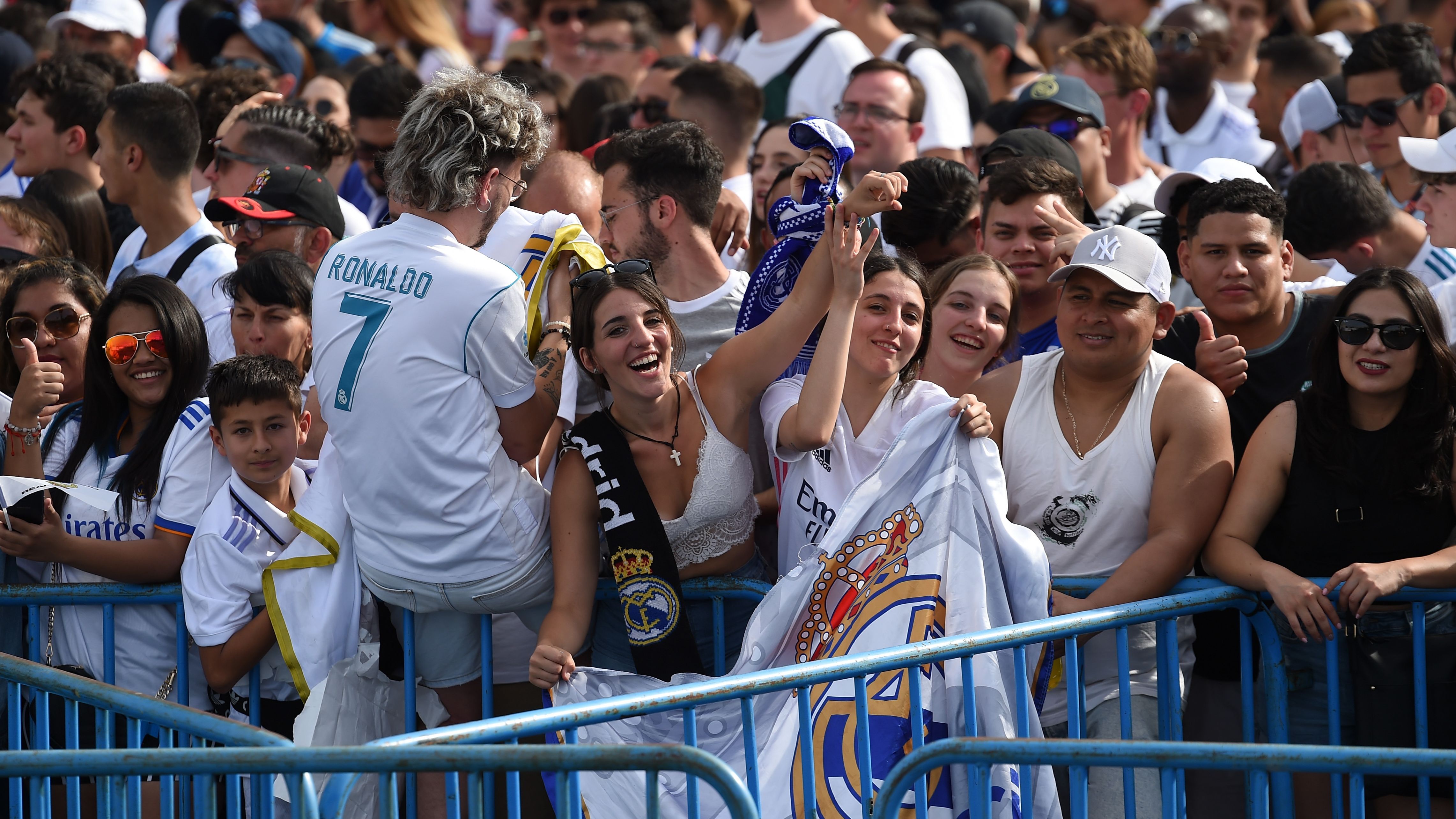 El Real Madrid celebra en Madrid su decimocuarta Copa de Europa
