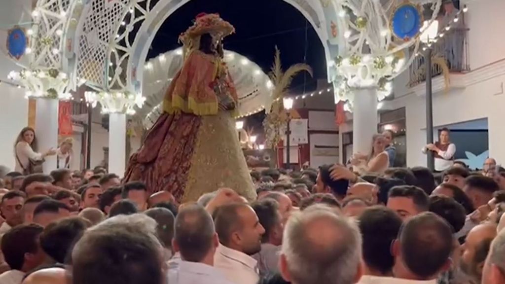 El traslado de la Virgen del Rocío llega al ecuador: "Nos quedan momentos muy emotivos"