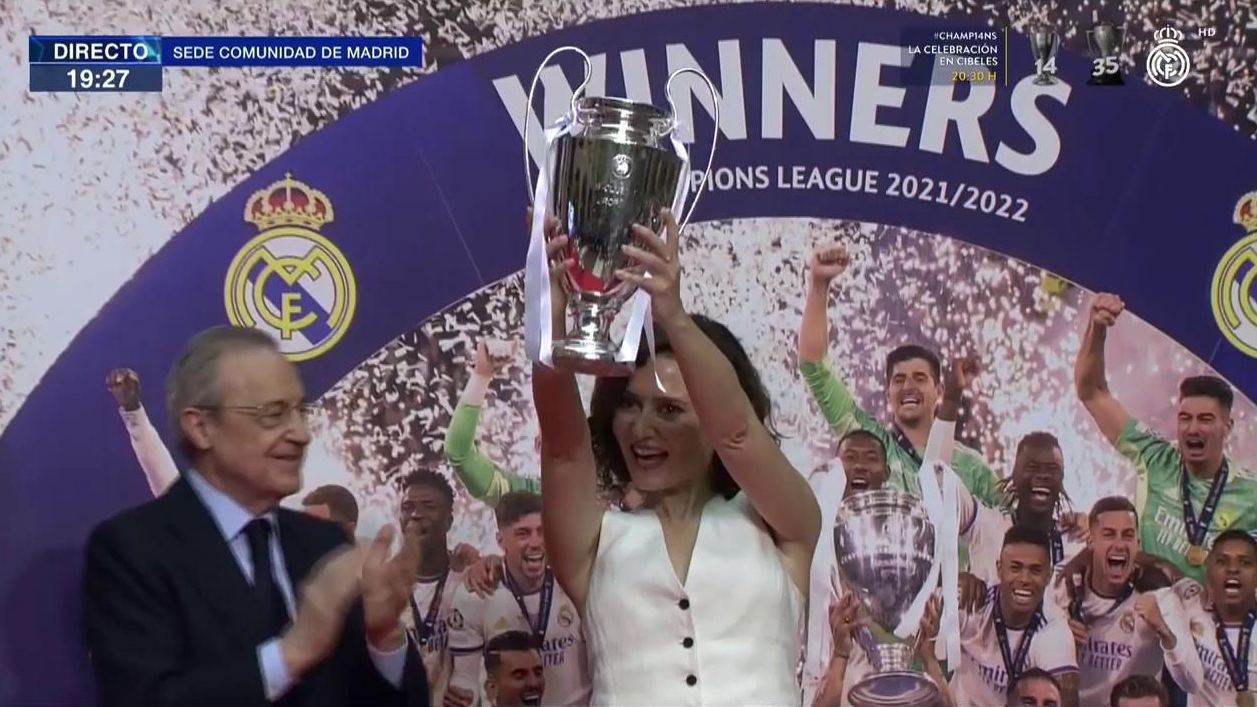 La presidenta de la Comunidad de Madrid, Isabel Díaz-Ayuso, recibe a la plantilla del Real Madrid
