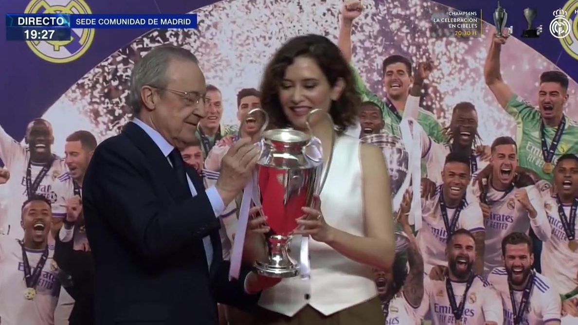 La presidenta de la Comunidad de Madrid, Isabel Díaz-Ayuso, recibe a la plantilla del Real Madrid