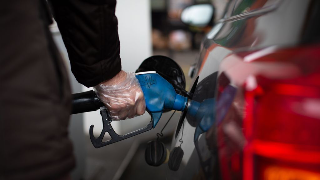 Carga del depósito de un coche