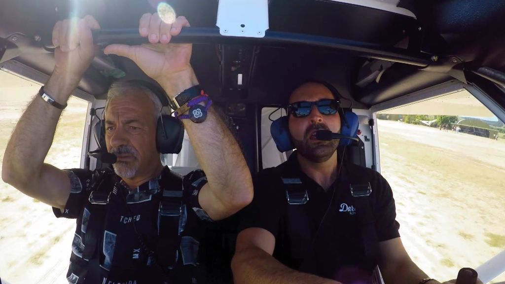 Carlos Sobera supera su miedo a las turbulencias en un avión de hélices