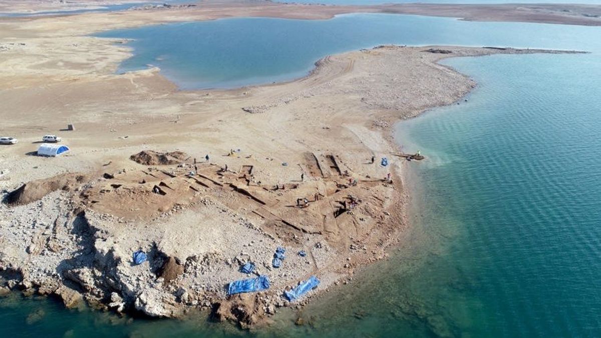 El sitio arqueológico de Kemune en la zona seca del embalse de Mosul El sitio arqueológico de Kemune en la zona seca del embalse de Mosul