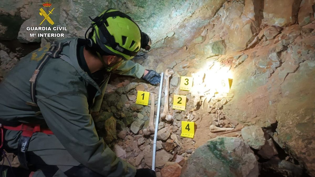 Hallan en el fondo de una cueva en Ibiza parte de un esqueleto que podría tener más de 30 años Hallan en el fondo de una cueva en Ibiza parte de un esqueleto que podría tener más de 30 años