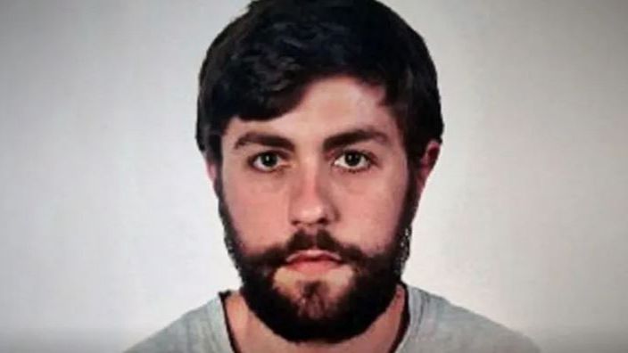 Regresa a España César Román, el joven gallego herido en la explosión del hotel Saratoga, en Cuba