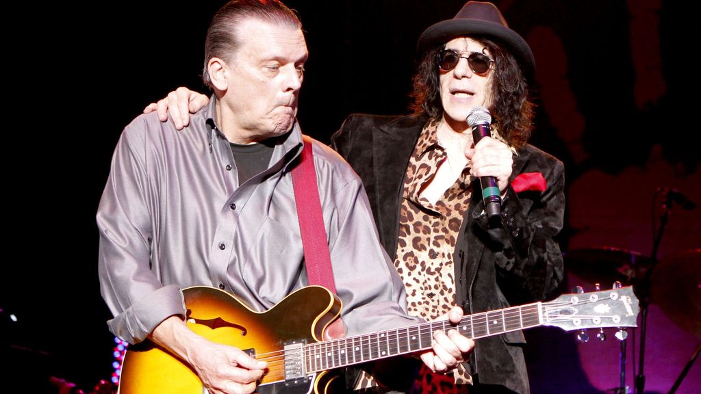 The J. Geils Band en un concierto de 2011.