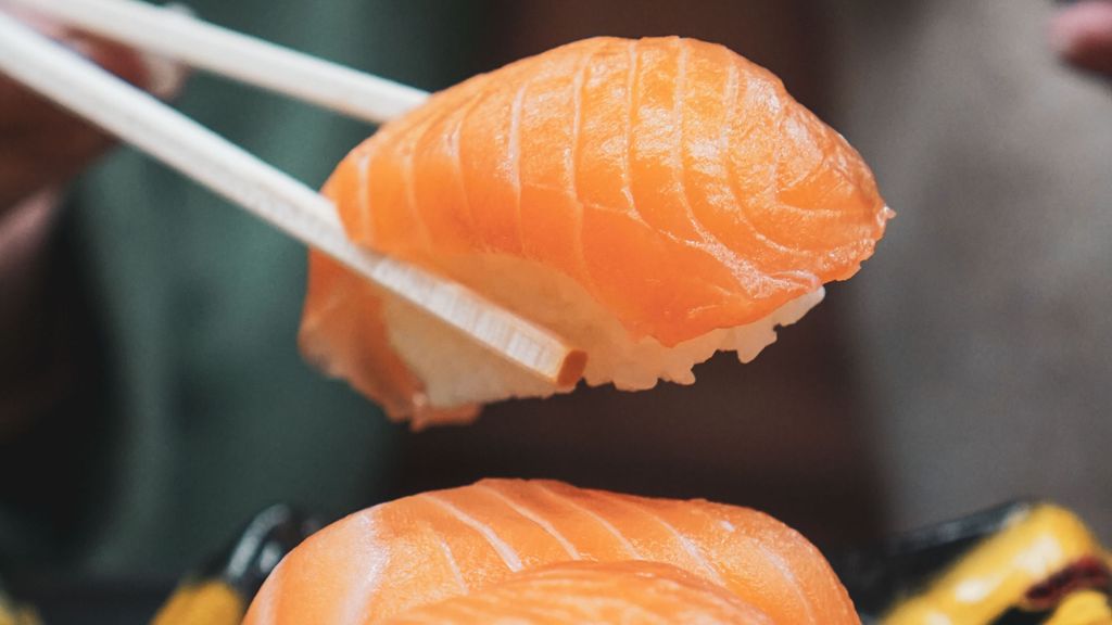 Un plato de sushi