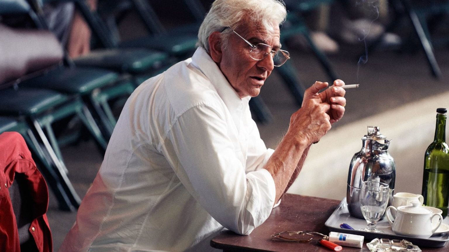 Bradley Cooper envejecido y caracterizado como Leonard Bernstein