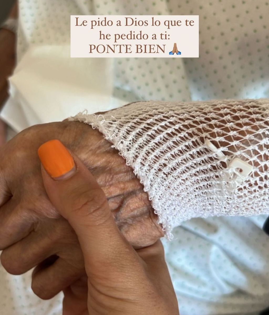 Cristina Porta comparte una fotografía con su abuela desde el hospital