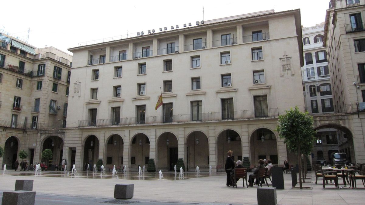 El Supremo confirma la prisión permanente revisable por matar a sus padres y a su hermano en Alicante El Supremo confirma la prisión permanente revisable por matar a sus padres y a su hermano en Alicante