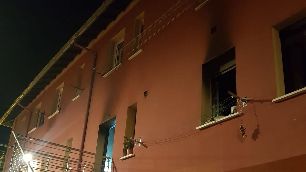Once heridos y cincuenta de desalojados en el incendio de una vivienda en Irun Once heridos y cincuenta de desalojados en el incendio de una vivienda en Irun