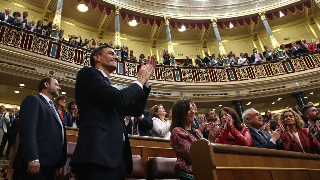 Sánchez, ovacionado tras ser investido presidente el 1 de junio de 2018