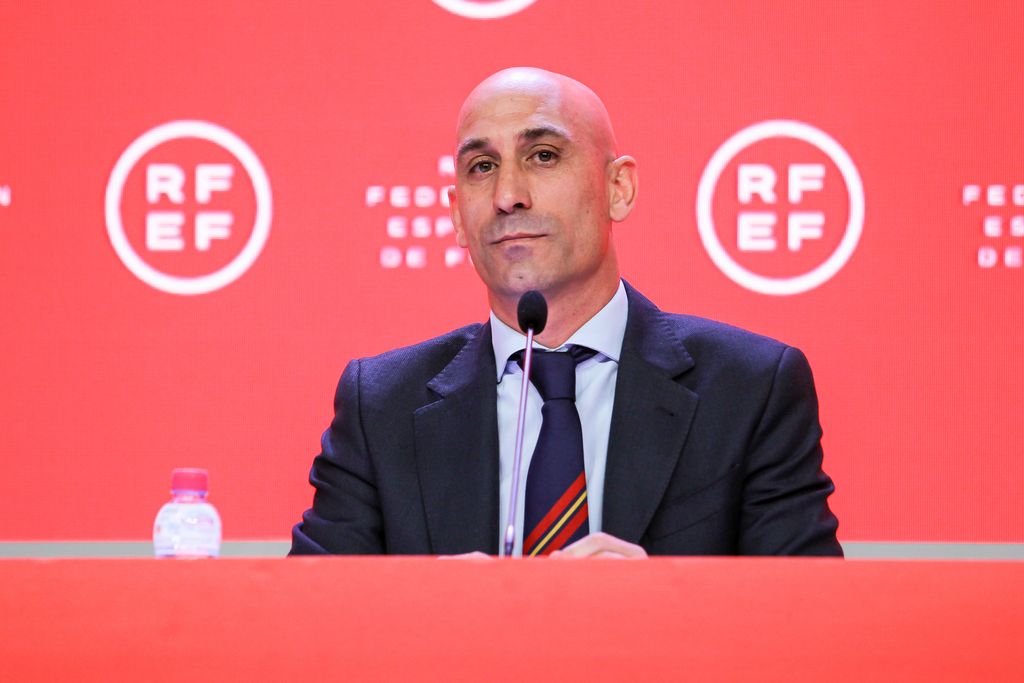 Archivo - El presidente de la RFEF, Luis Rubiales, atiende a los medios de comunicación.