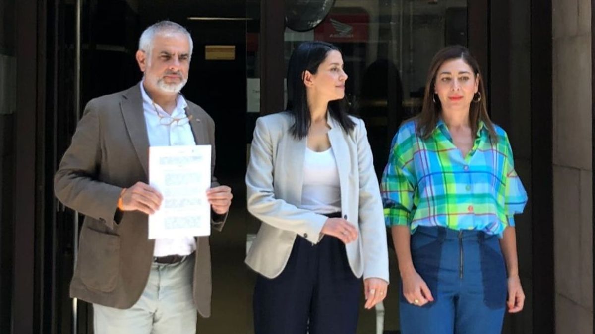 Arrimadas acusa de "actuar como un matón" al conseller de Educación por el 25% de castellano Arrimadas acusa de "actuar como un matón" al conseller de Educación por el 25% de castellano