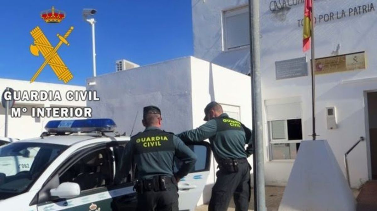 Dos guardias civiles en Níjar (Almería)