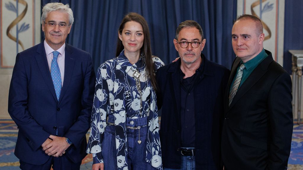 El director General del Teatro Real, Ignacio García-Belenguer; la actriz, cantante, y compositora, Marion Cotillard; el director artístico, Àlex Ollé Gol; y el director artístico del Real, Joan Matabosch.