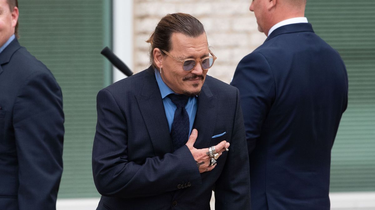 Johnny Depp, a las puertas del Tribunal de Fairfax, en una de las sesiones del juicio contra Amber Heard.
