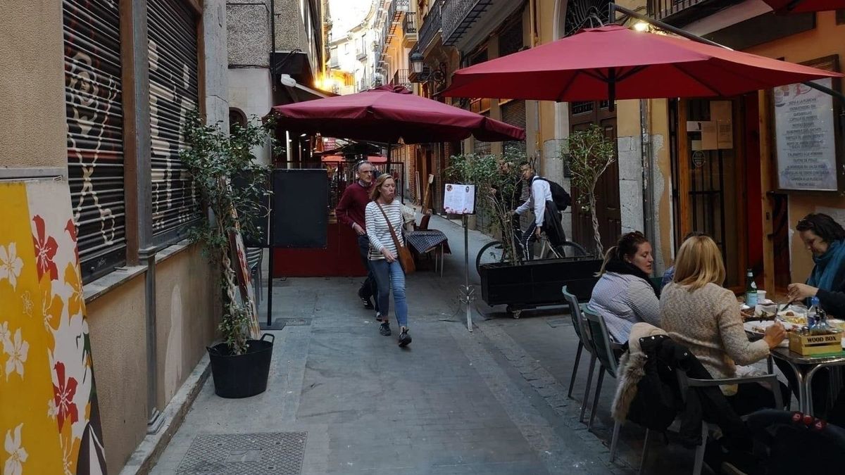 La Policía Local de Valencia denuncia más de 30 terrazas en una sola tarde La Policía Local de Valencia denuncia más de 30 terrazas en una sola tarde
