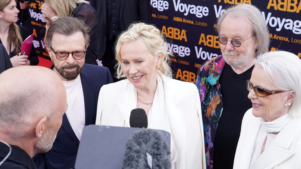 Los integrantes de ABBA se reunen en público después de 40 años.