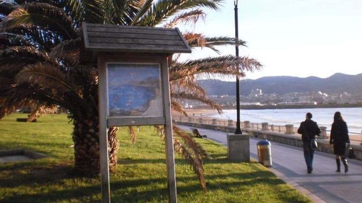 Paseo junto a la playa de Ereaga Paseo junto a la playa de Ereaga