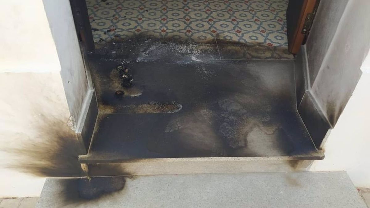 Un edil del PSOE de Sevilla denuncia un "atentado" en su casa Un edil del PSOE de Sevilla denuncia un "atentado" en su casa