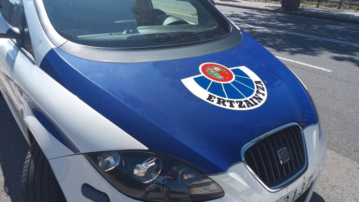 Vehículo Ertzaintza Vehículo Ertzaintza