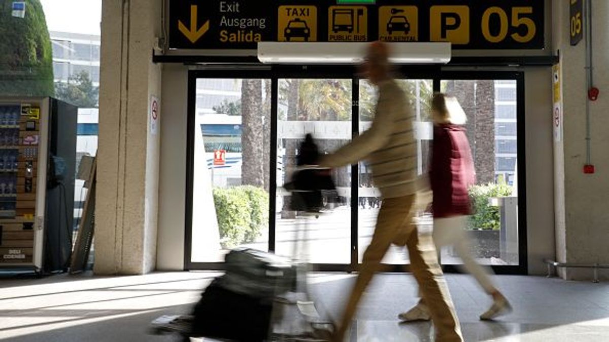 España elimina los controles de acceso para viajeros comunitarios España elimina los controles de acceso para viajeros comunitarios