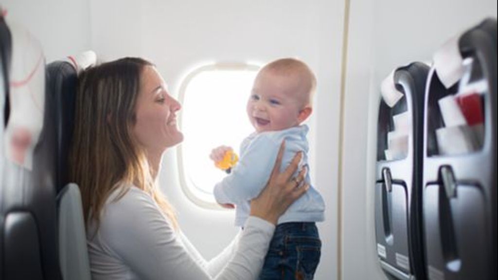 Los niños menores de dos años no necesitan asiento en el avión.