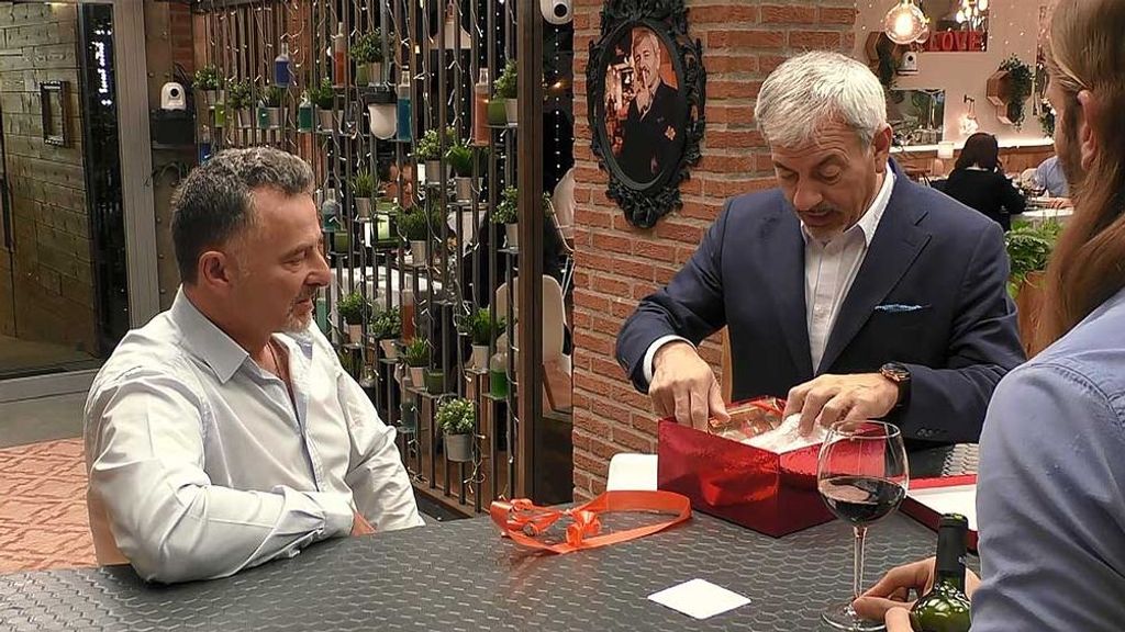 Mario durante su cita en 'First Dates'
