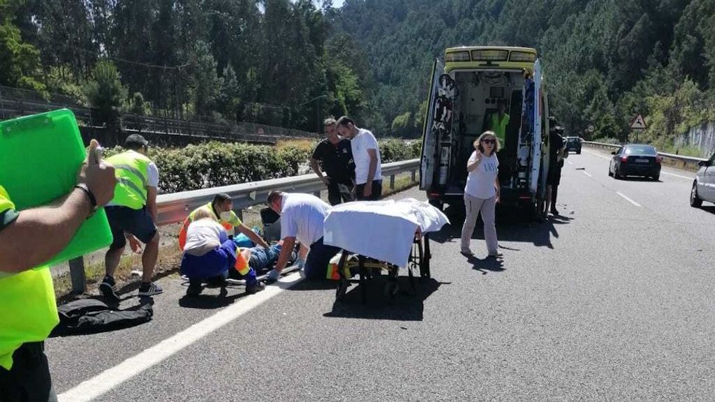 Momento en el que los sanitarios auxilian a Xoán.