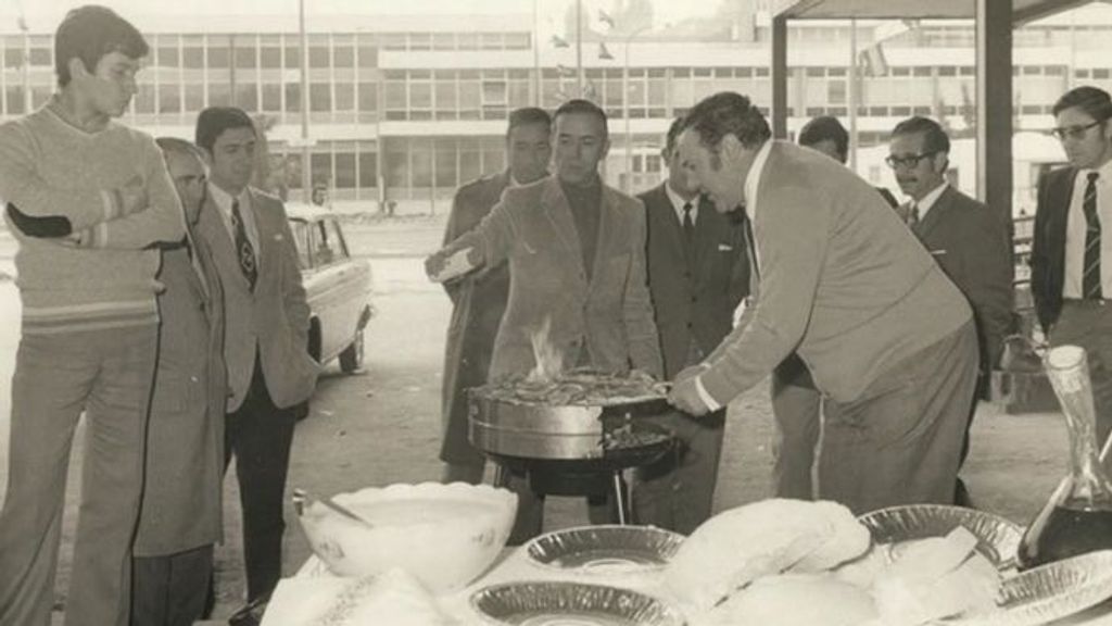 Padre de Manresa con el coche barbacoa