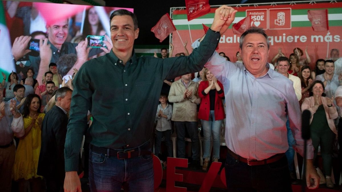 Pedro Sánchez y Juan Espadas en un mitin en Dos Hermanas (Sevilla) Pedro Sánchez y Juan Espadas en un mitin en Dos Hermanas (Sevilla)
