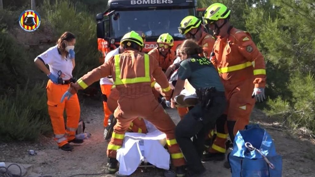 Rescatada una pareja de sexagenarios tras caer de cinco metros de altura con una quad en Picassent