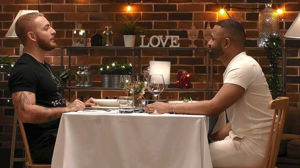 Roger y Martín durante su cita en 'First Dates'