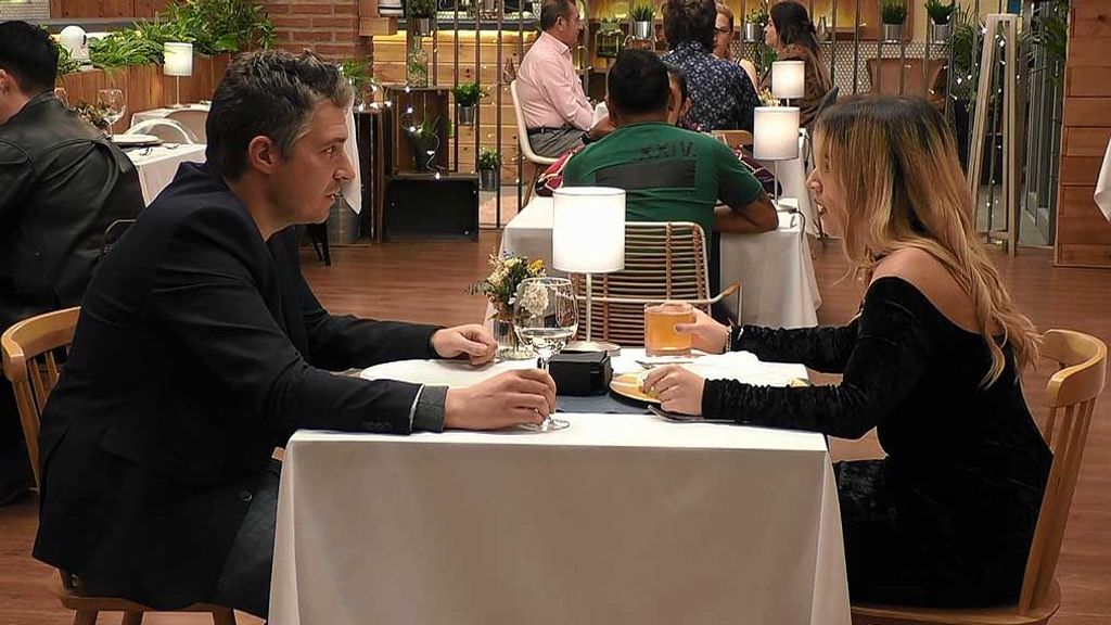 Senén y Leire durante su cita en 'First Dates'