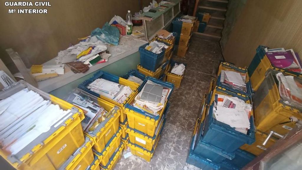 Detenido un cartero por acumular 20.000 cartas desde 2012 en su vivienda de Alicante