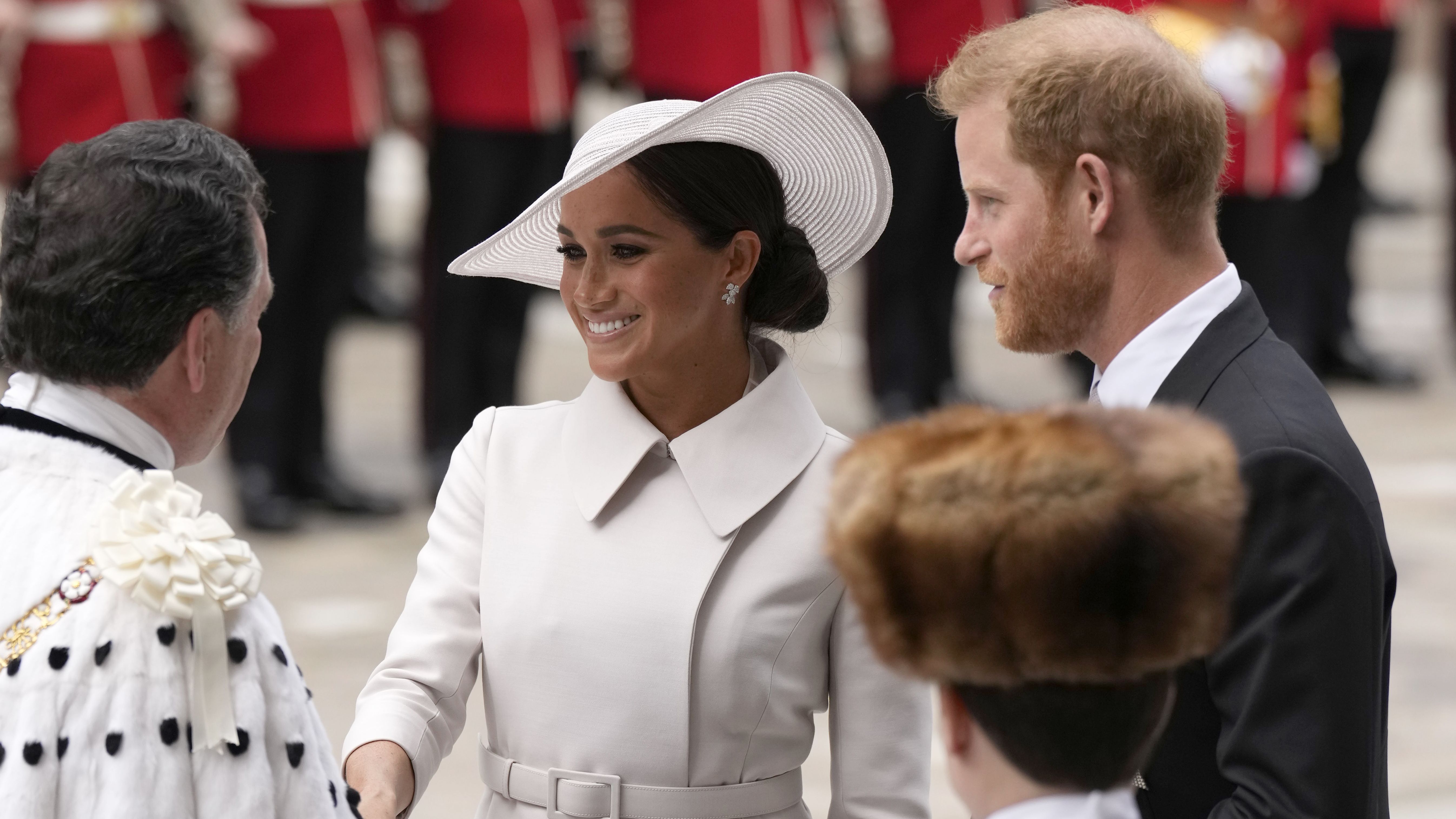 Harry y Meghan dan un paso hacia la reconciliación y se reencuentran con la familia real