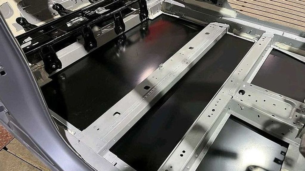 LA BATERÍA DEL BYD SEAL SE UBICA BAJO LOS TRAVESAÑOS DEL CHASIS FOTO BYD
