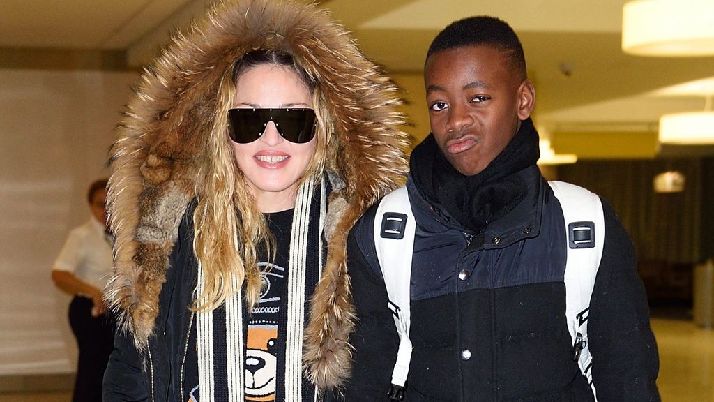 Madonna y su hijo en el aeropuerto de Nueva York