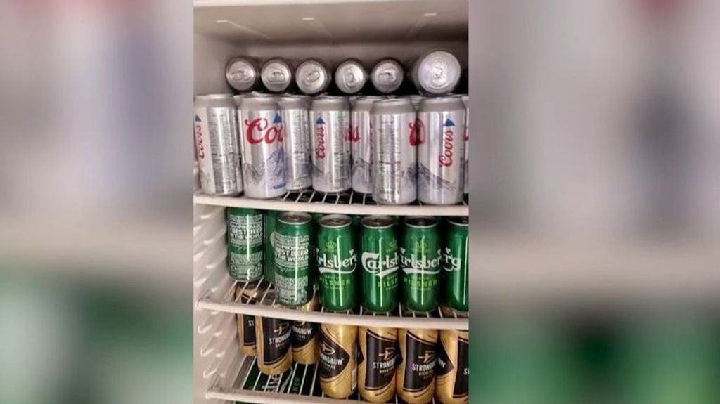 Nevera llena de cerveza