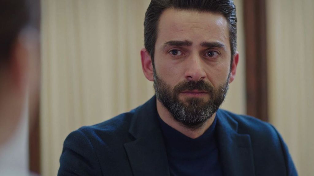 El médico le confirma a Murat que Zeynep se está muriendo
