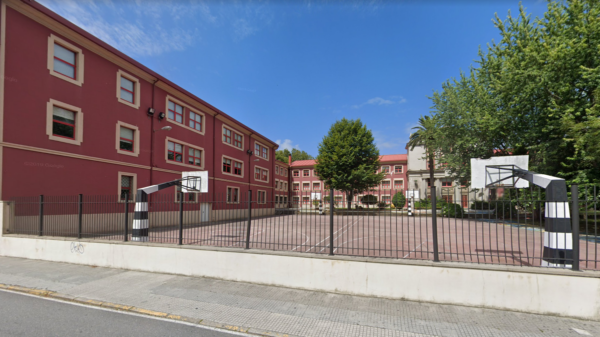 Refuerzan la protección a dos alumnos de un IES de Ferrol amenazados por otro escolar expulsado Refuerzan la protección a dos alumnos de un IES de Ferrol amenazados por otro escolar expulsado