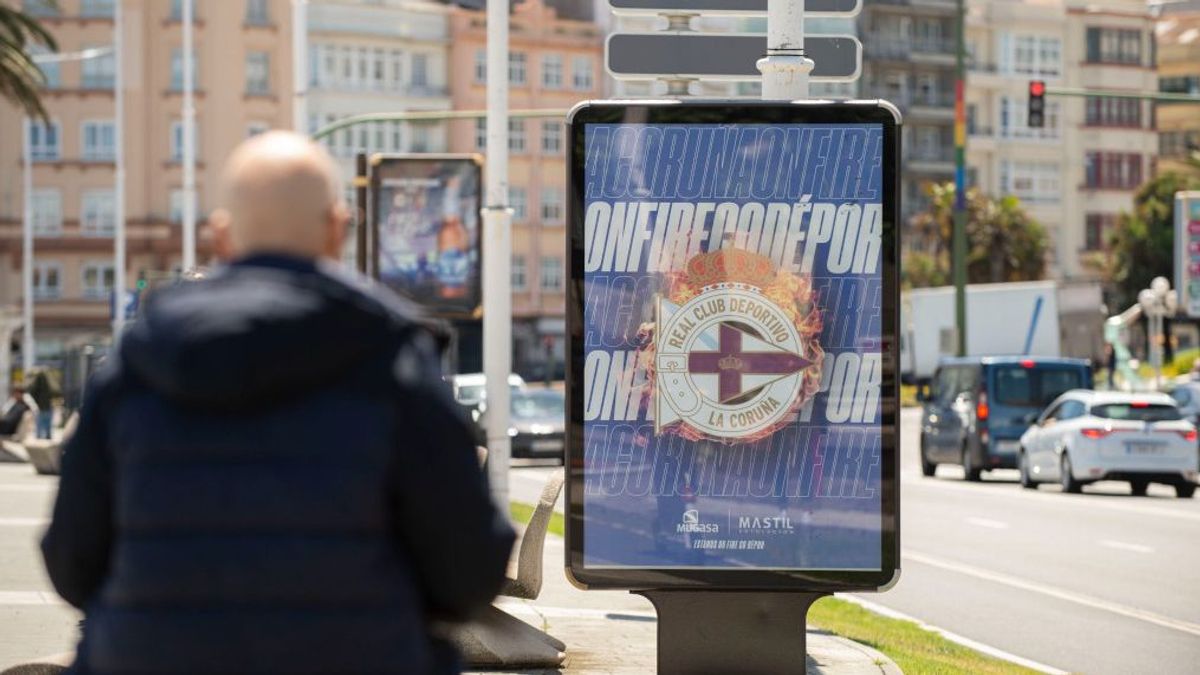 Un cartel deportivista en el paseo marítimo de Riazor. Un cartel deportivista en el paseo marítimo de Riazor.