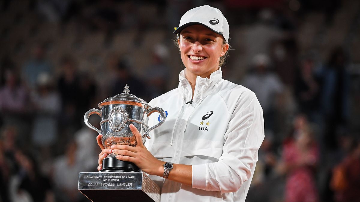 EuropaPress 4499391 04 june 2022 france paris polish tennis player iga swiatek celebrates with EuropaPress 4499391 04 june 2022 france paris polish tennis player iga swiatek celebrates with