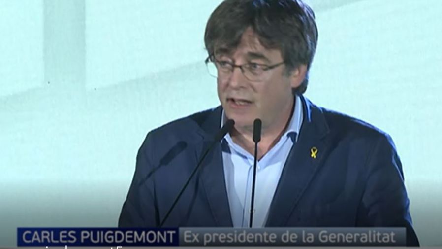 Puigdemont pide a Junts mantener el compromiso con la independencia ante "tantas renuncias"