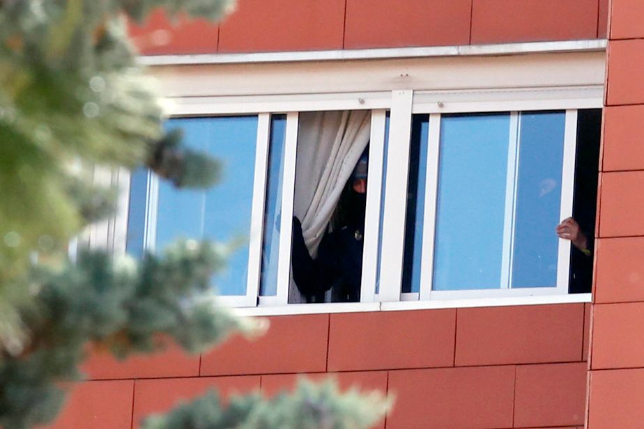 Un hombre se atrinchera armado con su hija en su casa de Coslada: el dispositivo policial, en imágenes