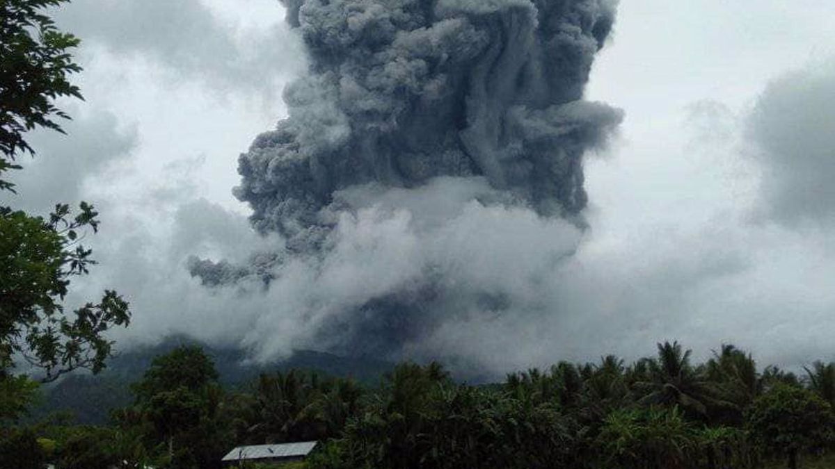 Entra en erupción el volcán Bulusán, en Filipinas