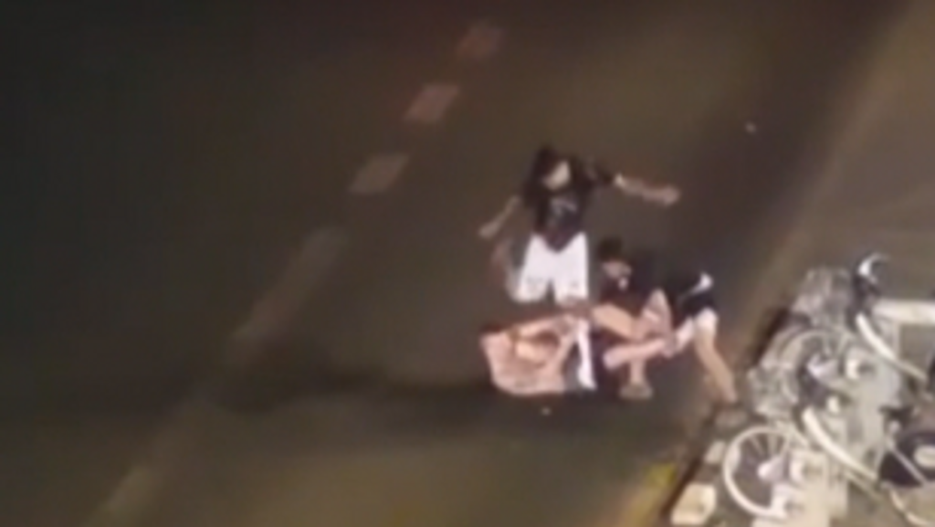 Dos detenidos por apuñalar y patear la cabeza de un hombre en Valencia