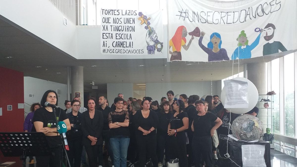 Concentración en la Escuela de Arte Dramático de Vigo Concentración en la Escuela de Arte Dramático de Vigo