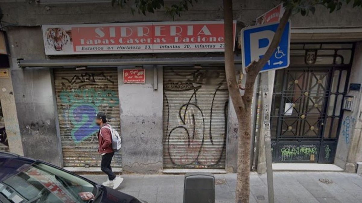 EuropaPress 4503500 dos pandilleros disparan exito camarero sidreria chueca plena luz dia EuropaPress 4503500 dos pandilleros disparan exito camarero sidreria chueca plena luz dia